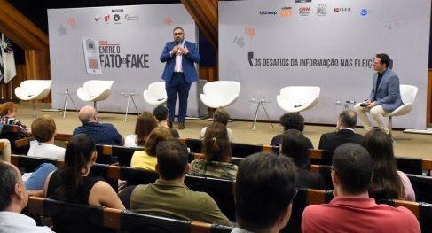 O juiz substituto do TRE-SP Diogo Rais participou do fórum "Entre o fato e o fake", em Campinas